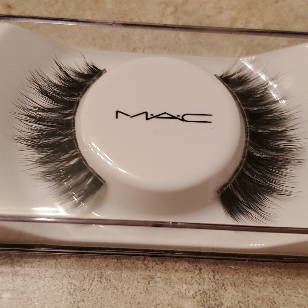 New Mac Lashes - Picture 3 of 3